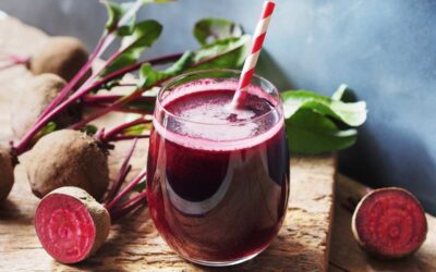 Auf die Gesundheit und das Superfood rote Beete
