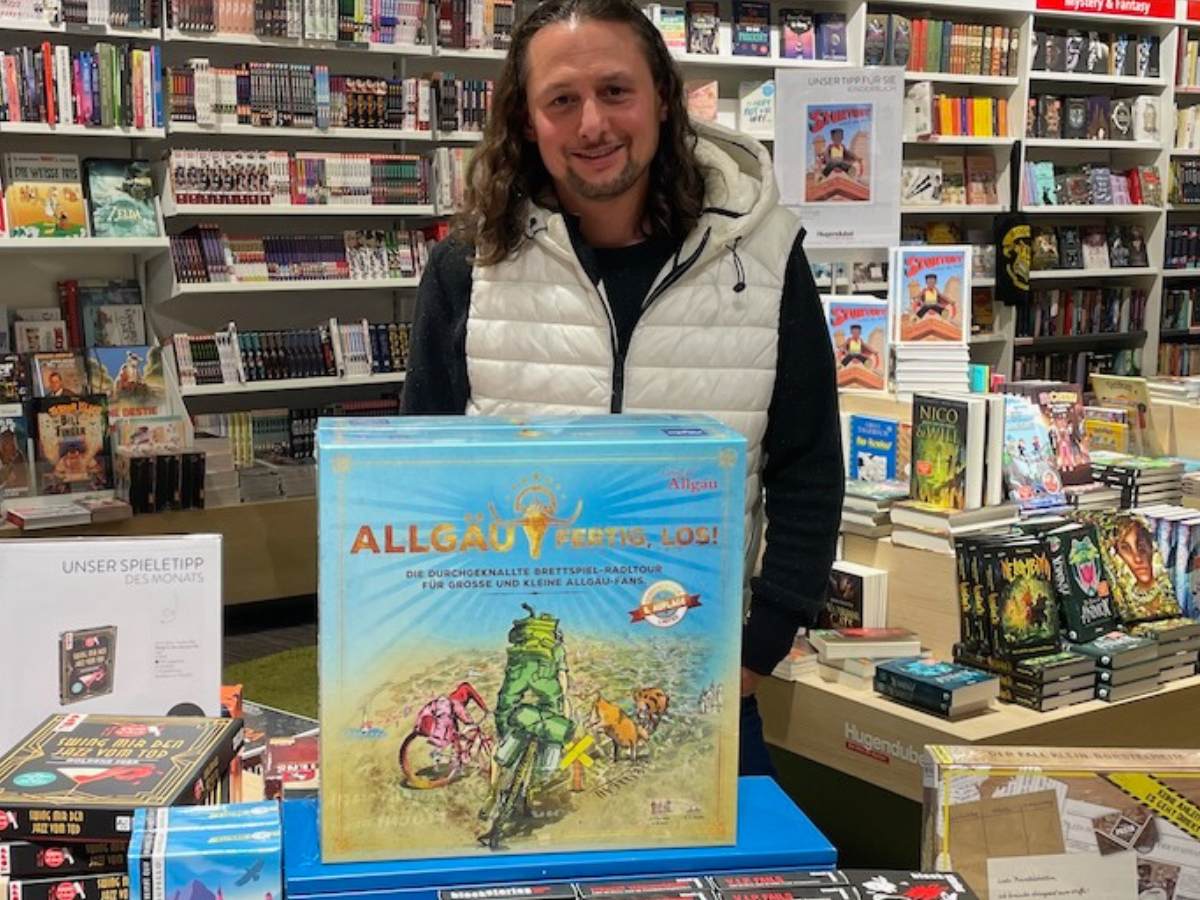 Brettspiel_Allgaeu_Erfinder Christian Baumann mit seinem Brettspiel: Allgäu.fertig.los!