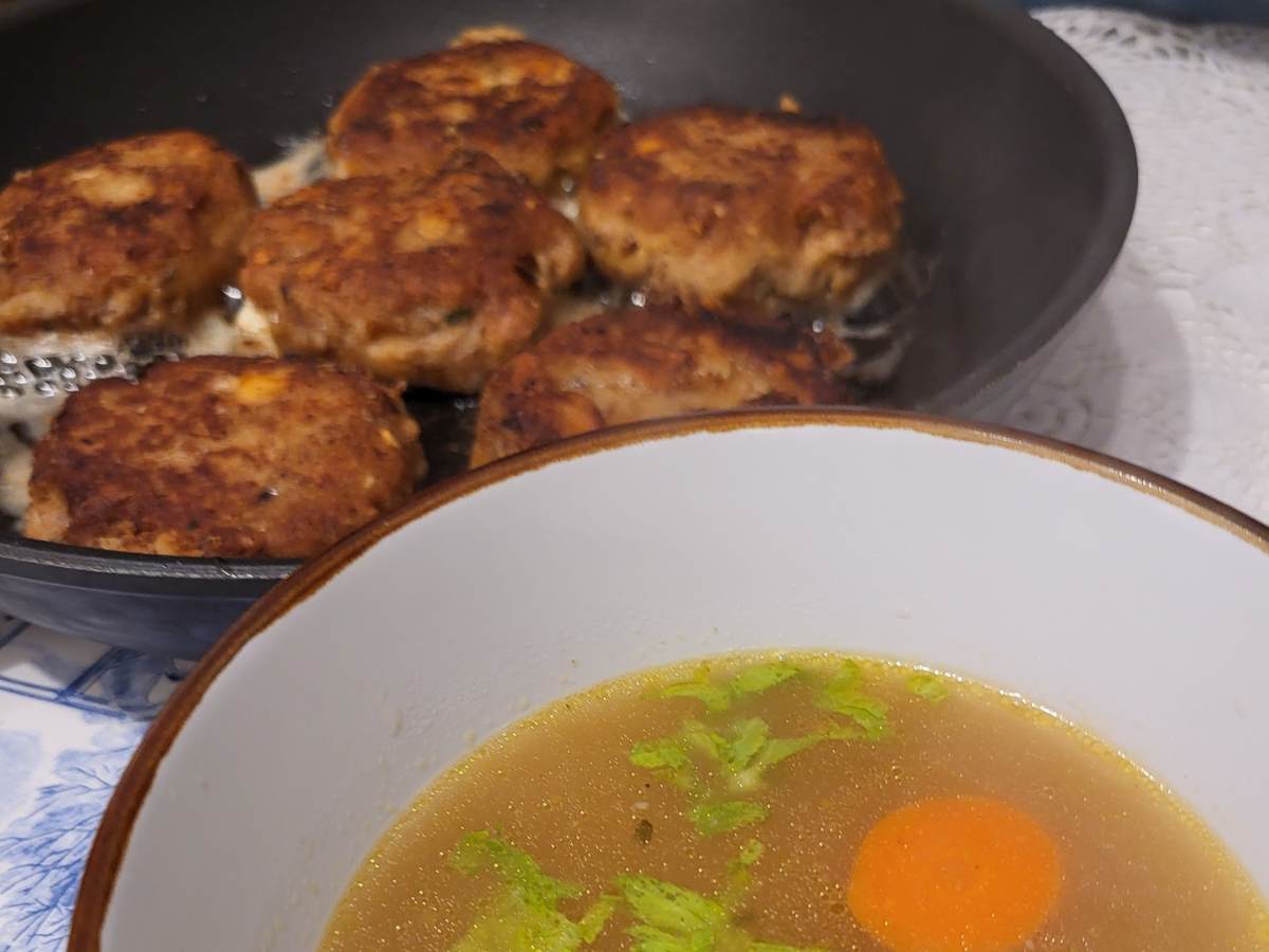 Kaesknoedelsuppe Allgäuer Käsknödelsuppe