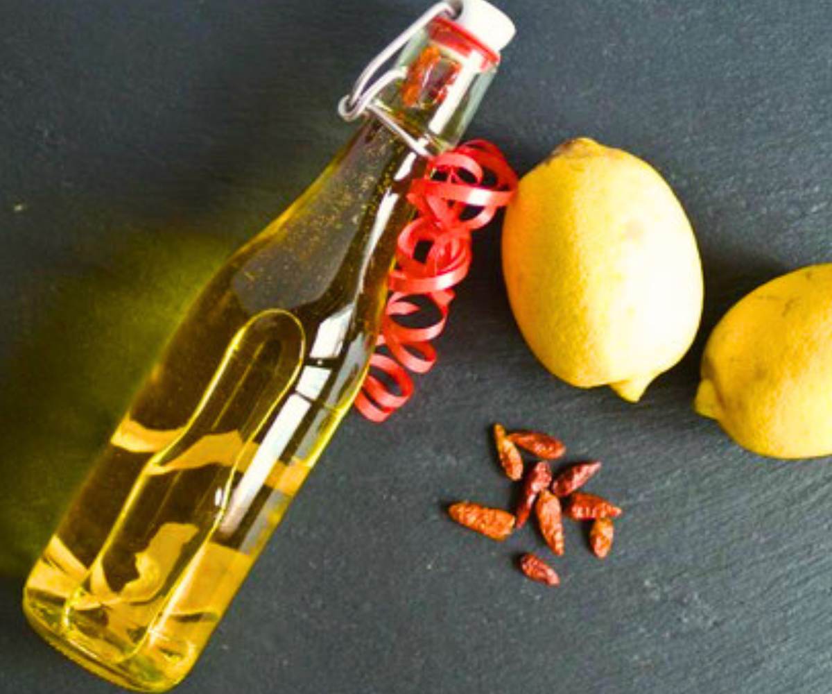 Geschenke aus der Küche: Zitronenöl mit Chili