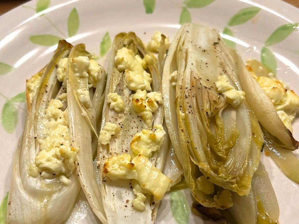 Foodsharing: Chicorée mit Feta aus geretteten Lebensmitteln