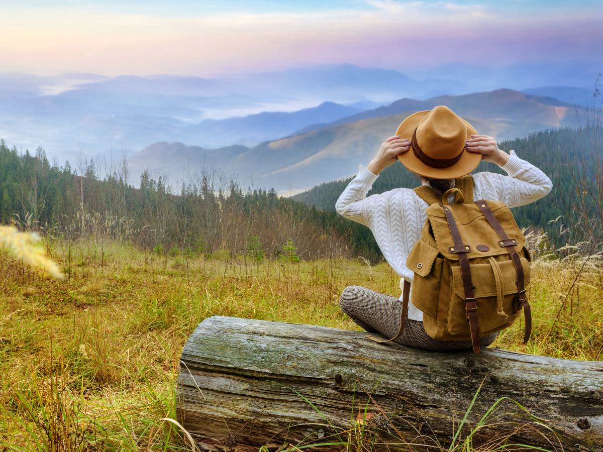 Ein erhabener Glücksmoment auf dem Gipfel der Berge