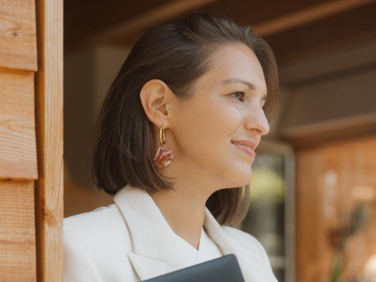 Carola Weber entspannt vor einem Coaching