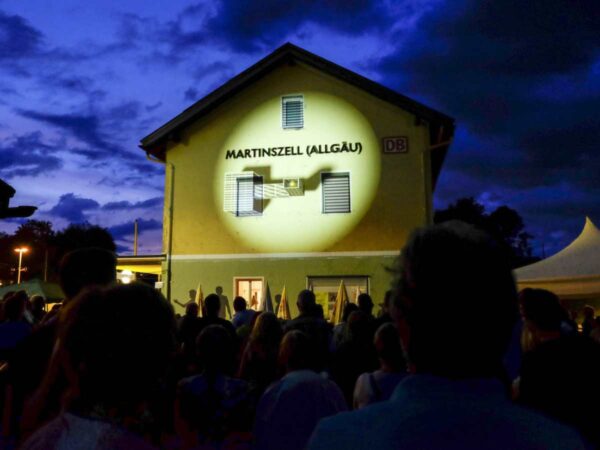 Eine Initiative verwandelt den alten Bahnhof MArtinszell-Oberdorf wird zum Dorfmittelpunk