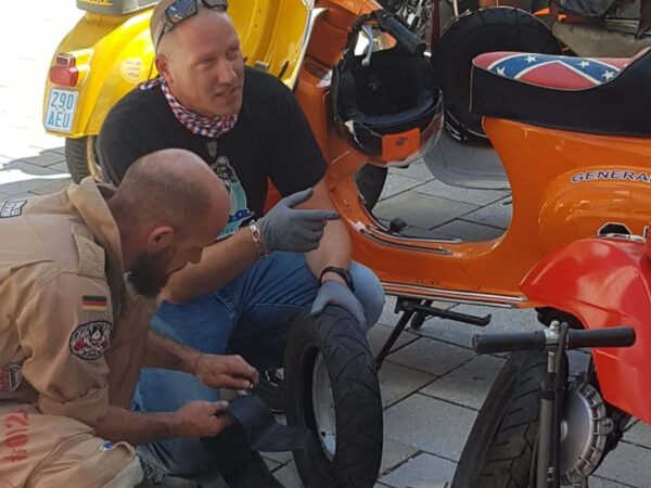 An Vespas gibt es immer was zu schrauben