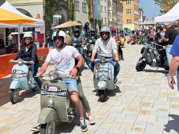 Alte Vespa Klassiker 2024