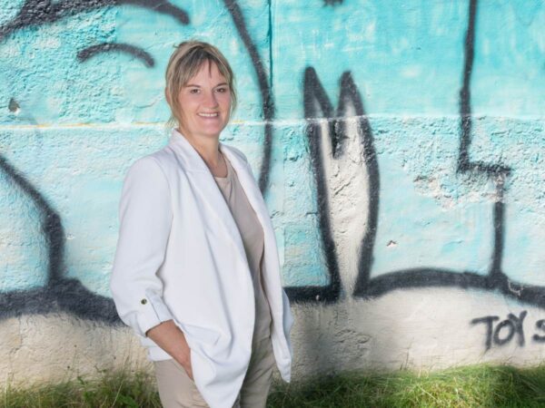 Julia Wiefel bringt Frauen das Glitzern zurück.