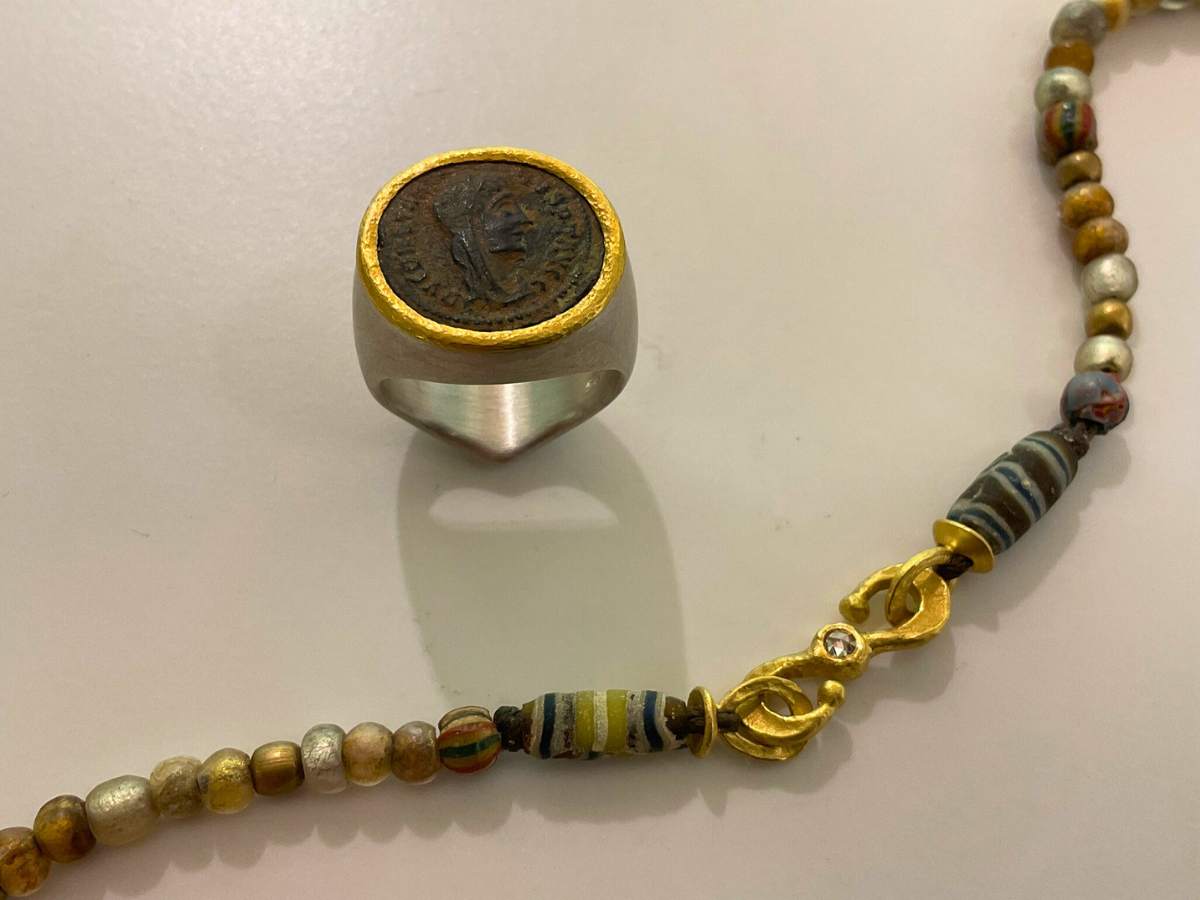Siegelring & Kette aus der Werkstatt für Schmuck