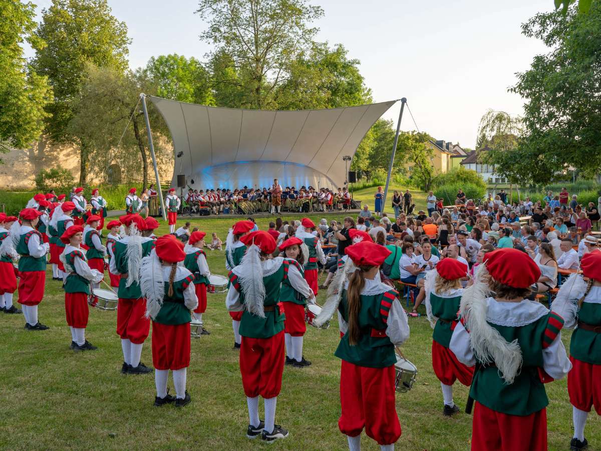 Zunftbaumfest in Isny -traditioneller Auftakt im Kurpark